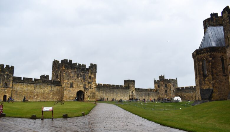 ultimate guide to Alnwick Castle