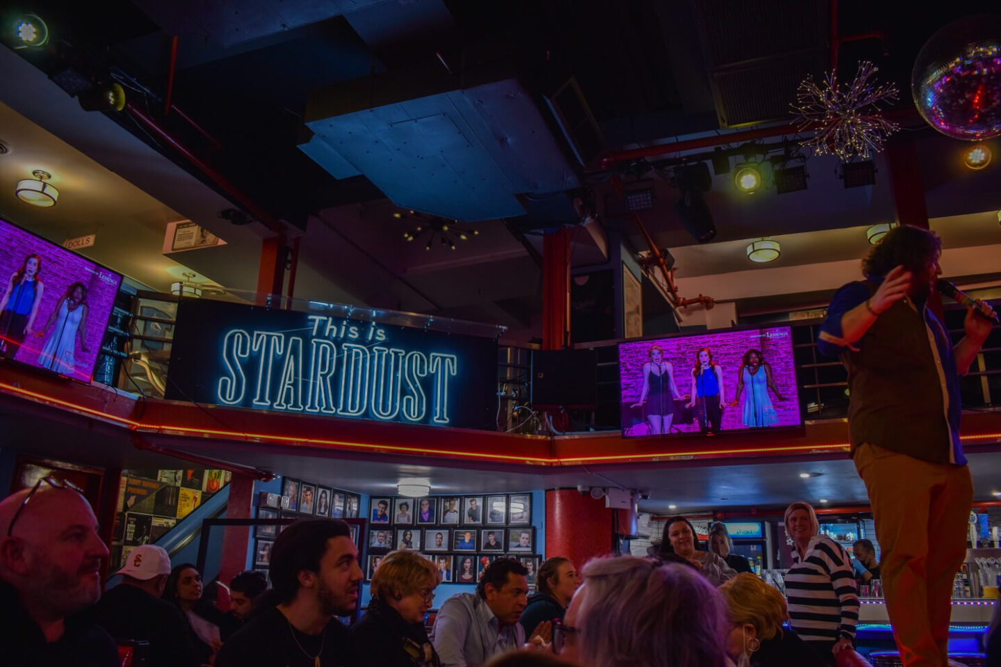 NYC food bucket list - Ellen's Stardust Diner