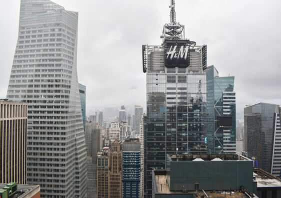 Bar 54 NYC Review – Tallest Rooftop Bar In Times Square