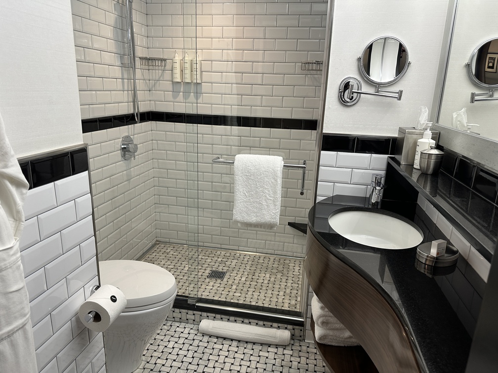 Archer Double Double Guest Room